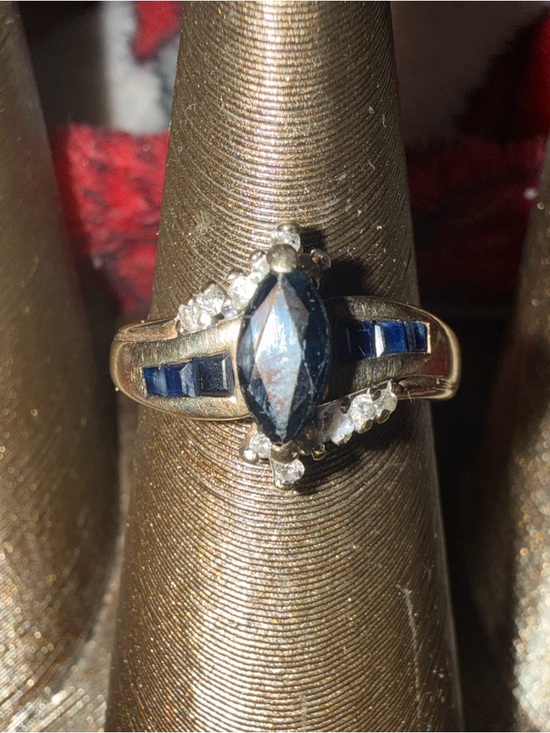 Vintage 10 karat yellow gold, Sapphire, and Diamond ring Sz 7 - Picture 4 of 17